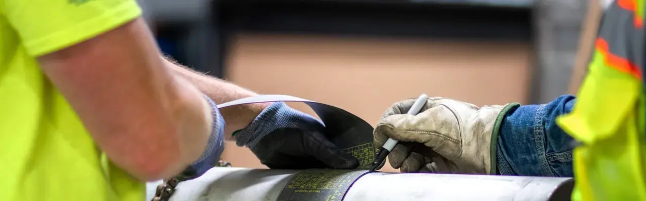 worker-marking-pipe-with-template-1280x400