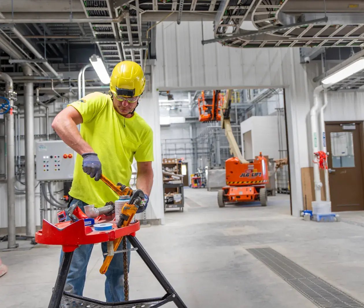 industrial-worker-pipe-fitting-maintenance-1260x1066