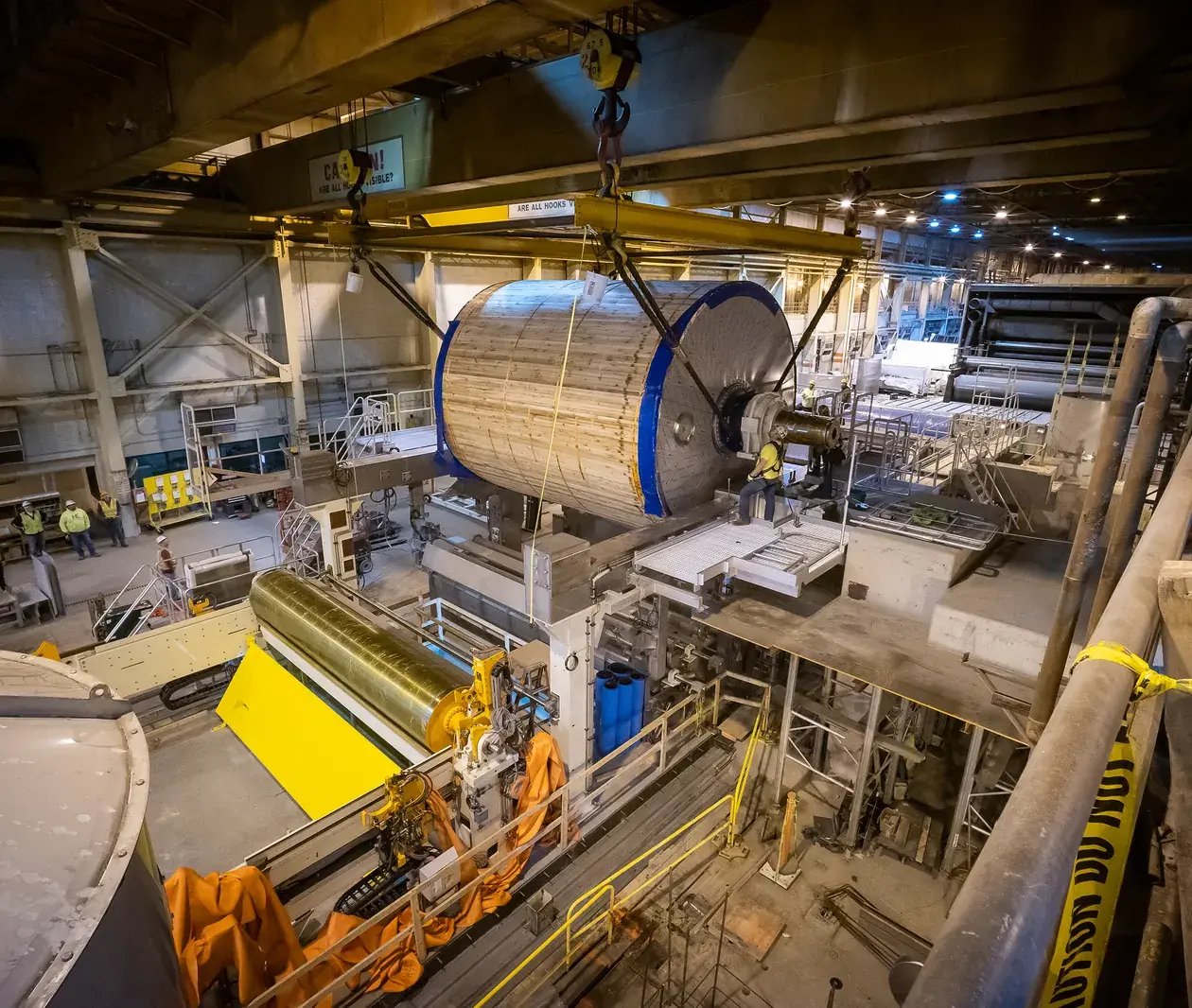 paper-mill-large-roll-installation-heavy-machinery